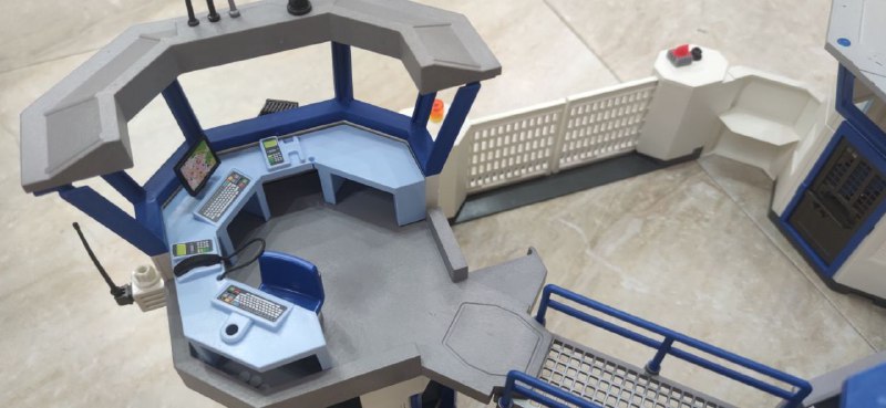 Детская игровая база Playmobil Police Command Center 4