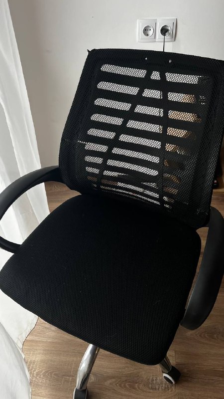 MacBook Pro 15 2013, офисный стул 4