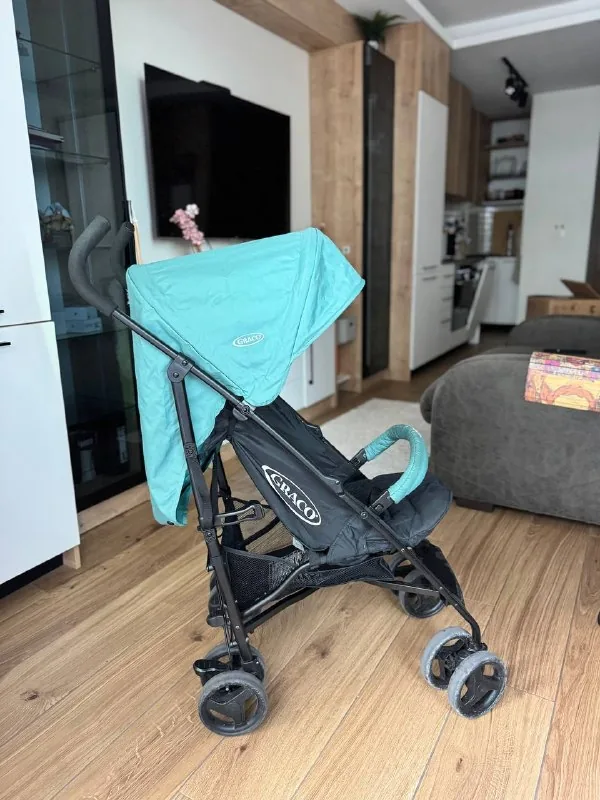 Прогулочная коляска Graco мятного цвета 1