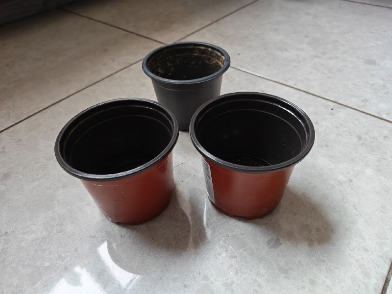 Ваза, 2 керамических кашпо, 4 пластиковых горшка