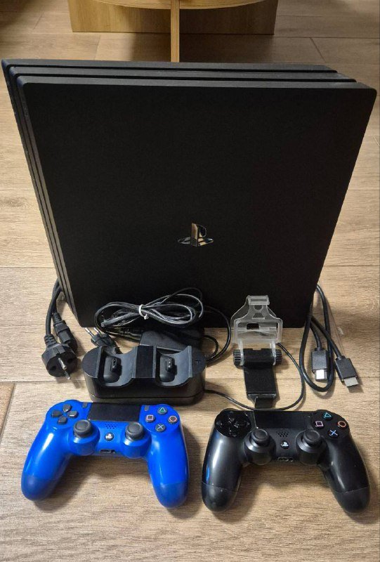 PlayStation 4 Pro 1TB, 2 controllers, charging dock, games account