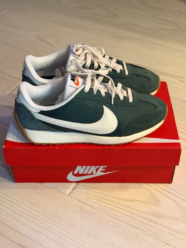 Женские кроссовки Nike Pacific