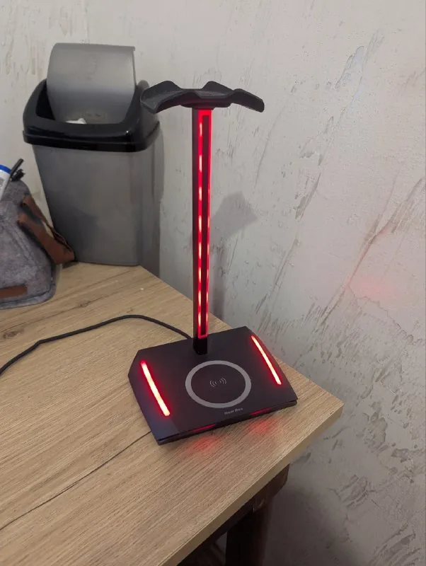RGB держатель для наушников с беспроводной зарядкой