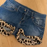 Шорты Just Cavalli, кроссовки Nike Air Force, бутсы Adidas, свитер Gucci 2