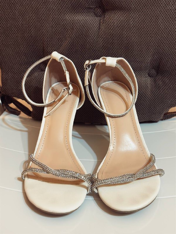 Белые босоножки на шпильке 38 размер 4