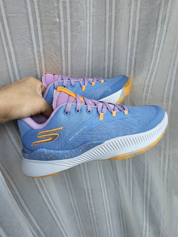 Новые кроссовки Skechers 40/41 размер