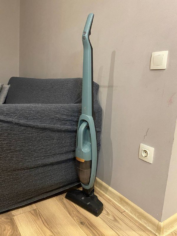 Пылесос вертикальный Electrolux WQ61-40OG