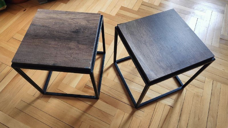 2 небольших кубических столика