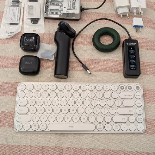 Xiaomi Electric Shaver, Bluetooth Keyboard, QCY Earbuds, USB Hub, Straps