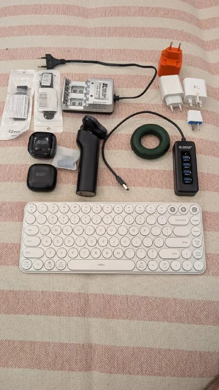 Xiaomi Electric Shaver, Bluetooth Keyboard, QCY Earbuds, USB Hub, Straps