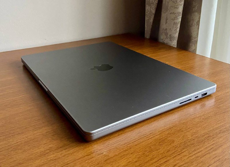 MacBook Pro 16" M1 Pro, 16GB RAM, 1TB SSD 2