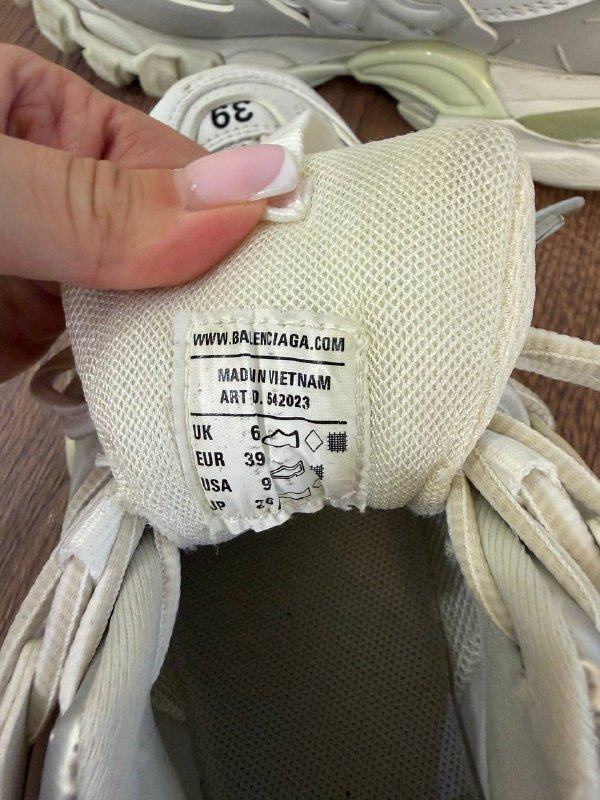 Женские кроссовки 39 размер 4