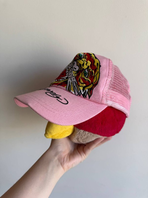 Шорты Alpha Industries, Футболка Karl Kani, Кепка Ed Hardy, Шорты Mammut, Футболка Stussy, Кроссовки Nike SB, Штаны Dickies, Поло Lonsdale, Мессенджер Kipling 3