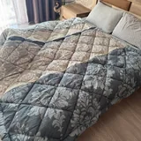 Офисный стул, двуспальное одеяло 2