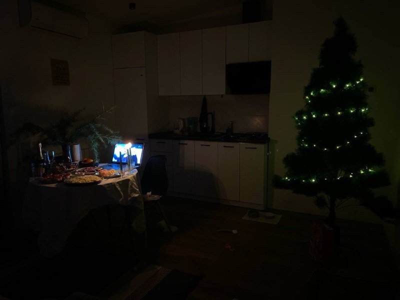 Искусственная ёлка с огнями высотой 200 см 2