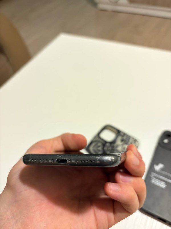 iPhone 11 128GB с чехлами 5