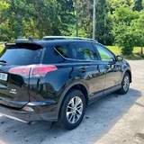 Toyota RAV4 XLE 3