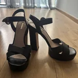 Кожаные босоножки Guess, 39 размер 1