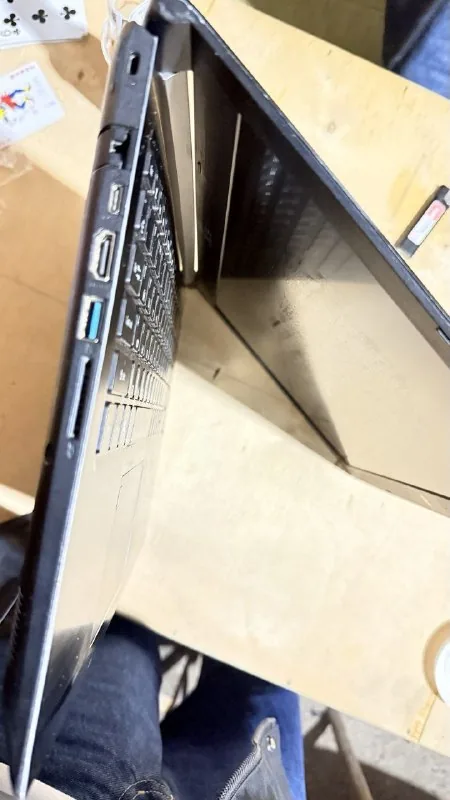 ACER ASPIRE A715-72G ноутбук 1