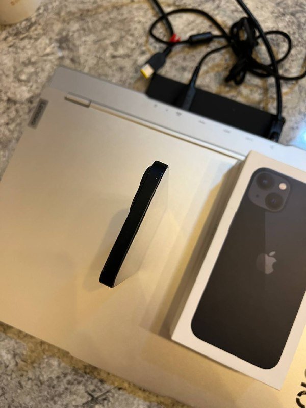 iPhone 13 128GB Midnight Blue с аксессуарами 4