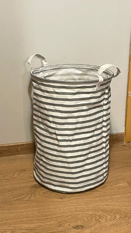 Корзина для белья, коврики для йоги, бумага для принтера, микрофон-петличка, подставки, набор корзинок