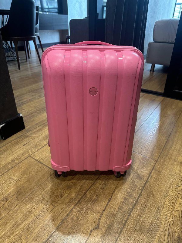 Чемодан розовый 4