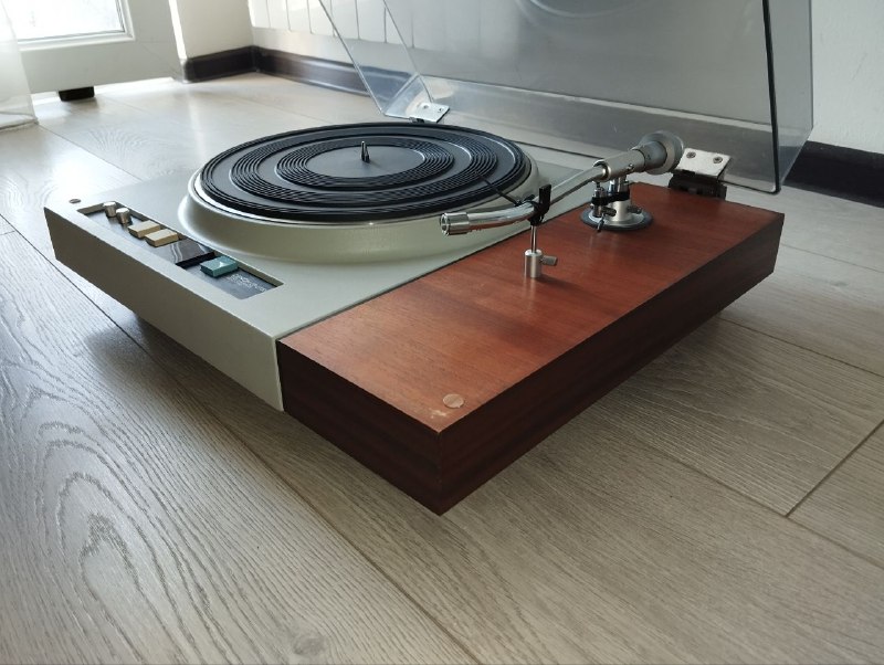 Проигрыватель винила Denon DP2700