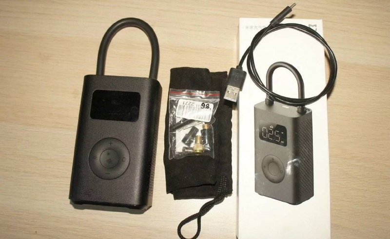 Насос Mi многофункциональный с фонариком и переходниками