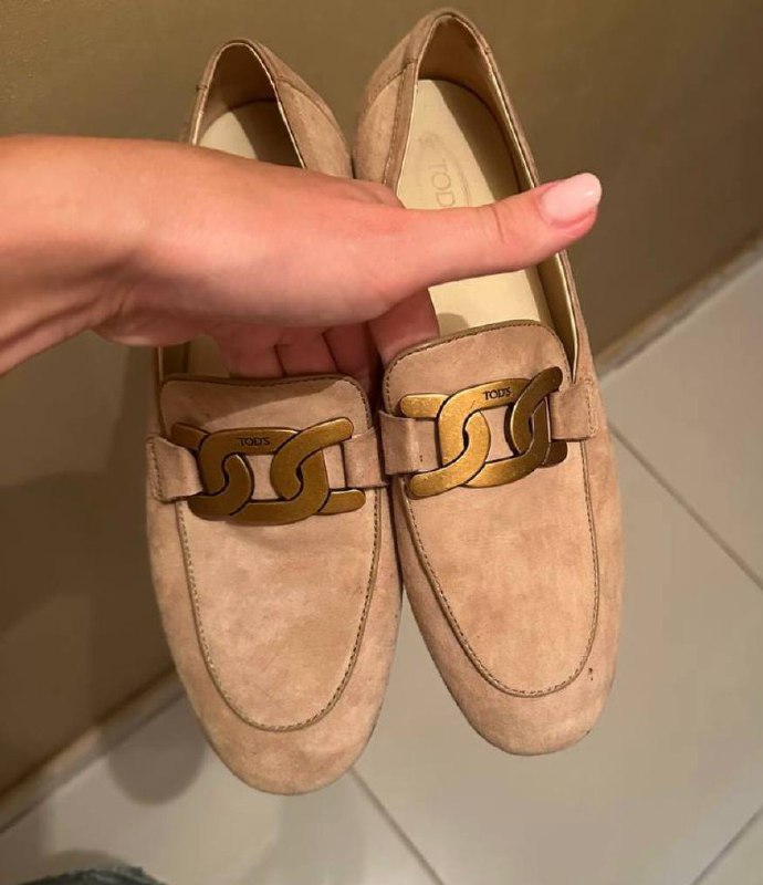 Женские лоферы Tod's замшевые с металлической цепочкой 2
