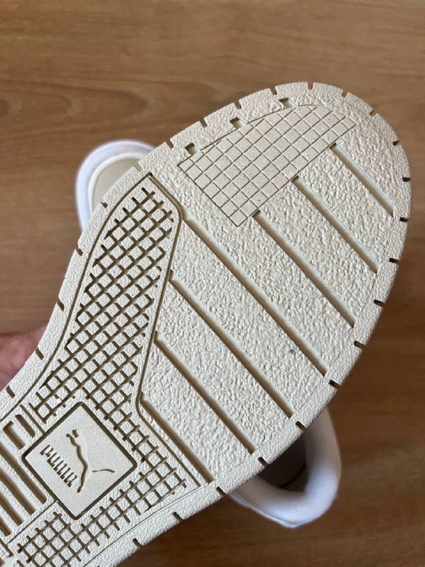 Новые женские кроссовки Puma 4