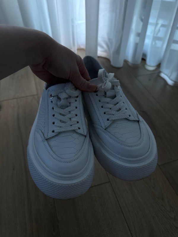 Босоножки на каблуке, белые кеды, черные балетки, босоножки на плоской подошве 3