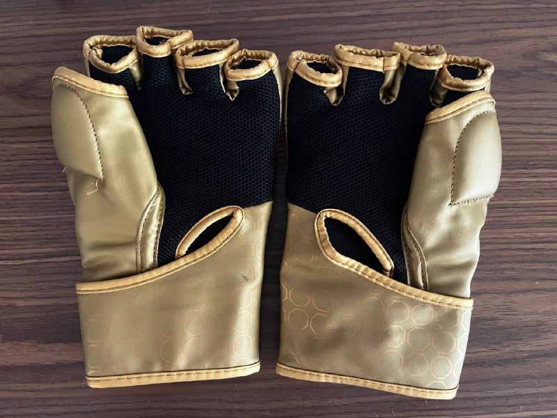 Перчатки для MMA почти новые 2