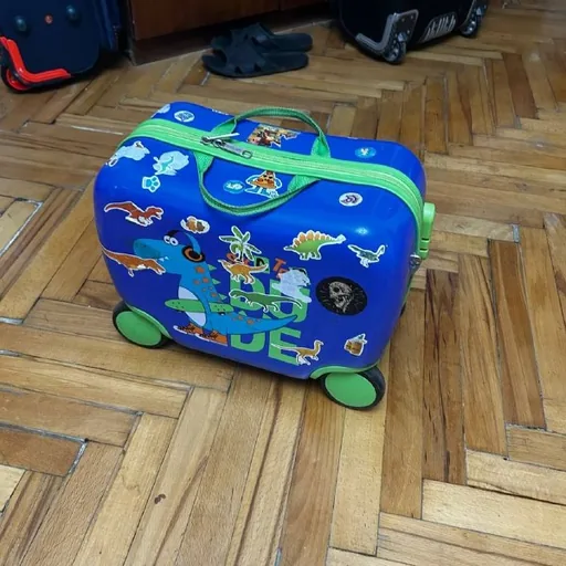 Детский чемодан каталка