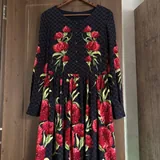 Dresses, suit, skirt and long-sleeve top 7