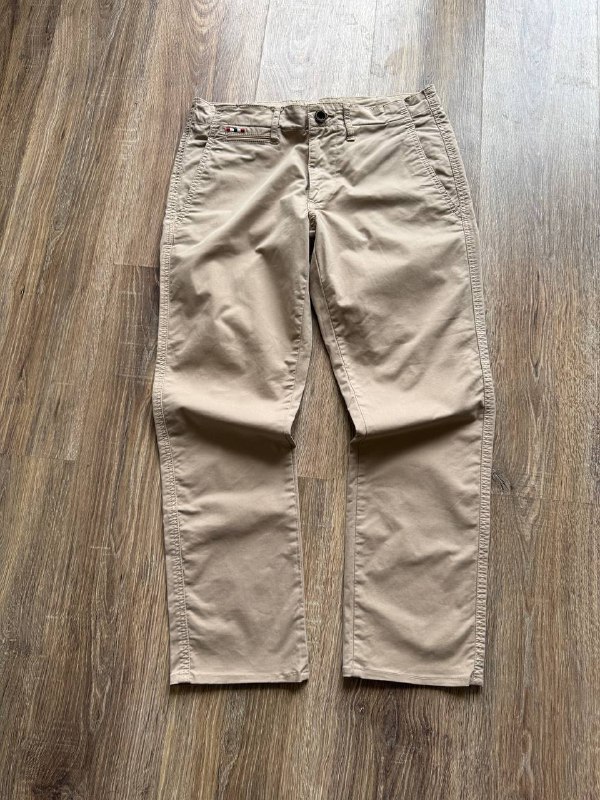 футболка Obey, джинсы Calvin Klein, кроссовки Nike Air Jordan 1 Low, худи Fred Perry, поло MA:STRUM, штаны-трансформеры Fjällräven, рубашка Mammut, брюки Napapijri, поло Versace 8