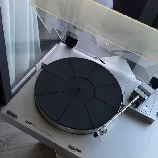 Винтажный виниловый проигрыватель Yamaha P-350