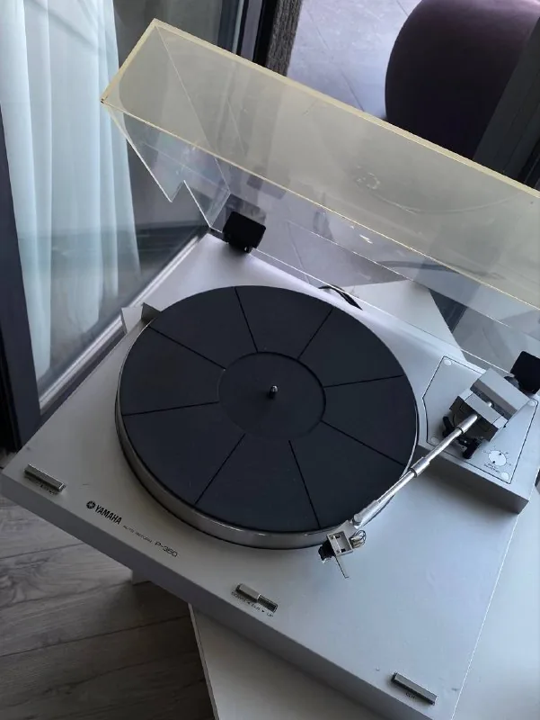 Винтажный виниловый проигрыватель Yamaha P-350 1