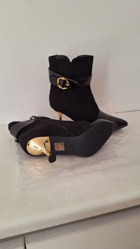 Новые женские ботинки