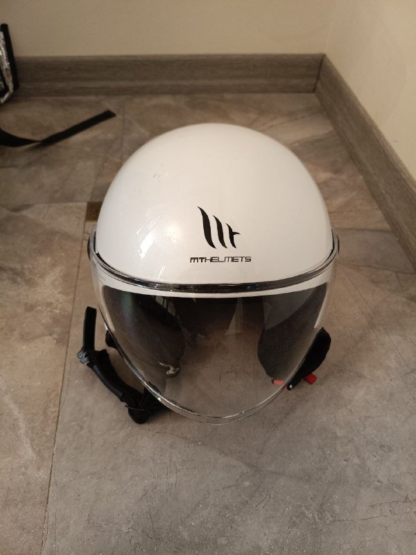 Кофемолка, сумка, мотошлем с защитным чехлом по 50 лари 6