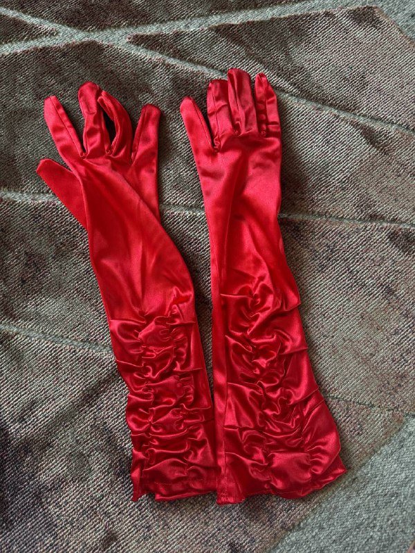 перчатки, платок, горжет, искусственный жемчуг, цепочка и браслет, банка блесток