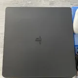 Ps4 slim с двумя геймпадами и двумя дисками 3