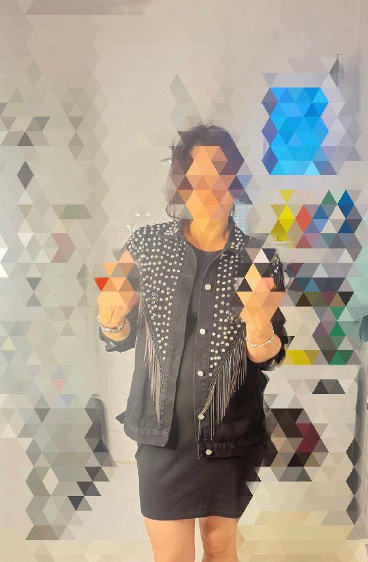 Джинсовка с заклепками и бахромой