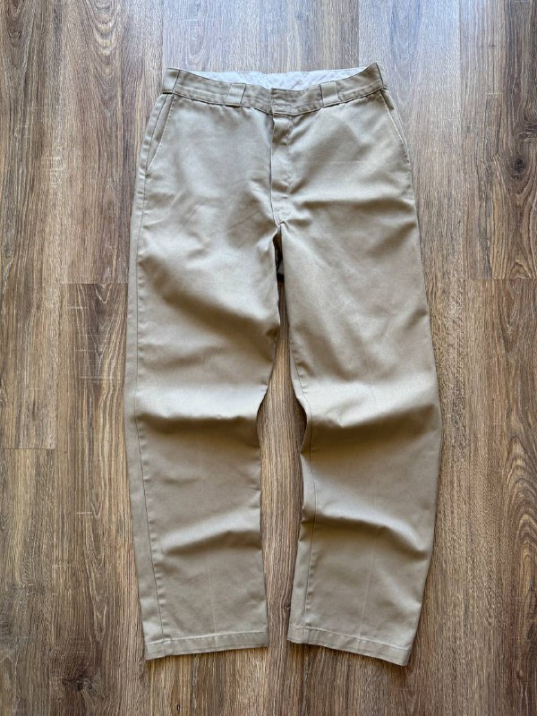 Шорты Alpha Industries, Футболка Karl Kani, Кепка Ed Hardy, Шорты Mammut, Футболка Stussy, Кроссовки Nike SB, Штаны Dickies, Поло Lonsdale, Мессенджер Kipling 7