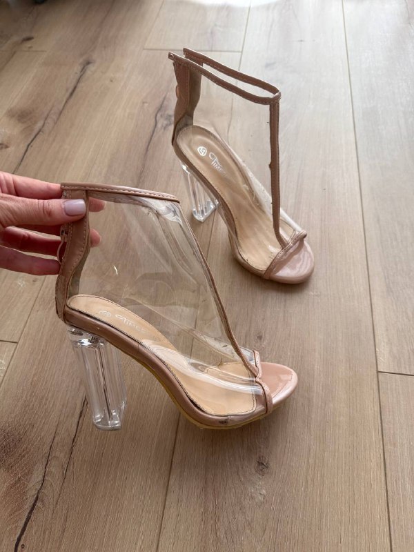 Костюм летний S, Топ белый S, Ночнушка красная S-M, Очки, Туфли, Топ зеленый S-M, Велосипедки S-M, Пижама S-M 7