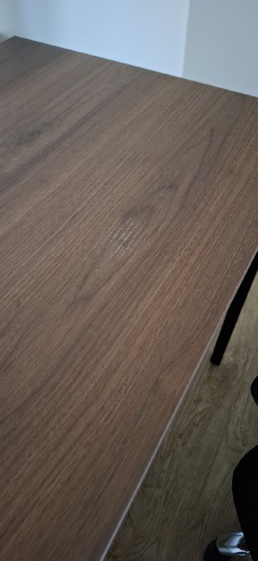 Стол, стул Jysk, монитор Samsung 20" 2