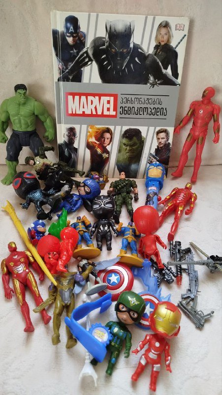 Коллекция MARVEL книга и игрушки