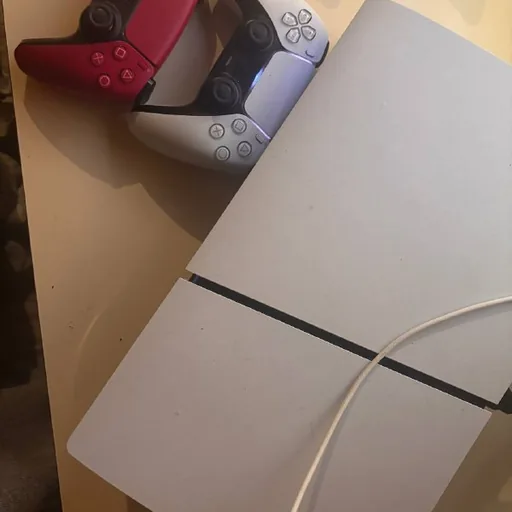 PS5 Slim 1TB с двумя контроллерами DualSense