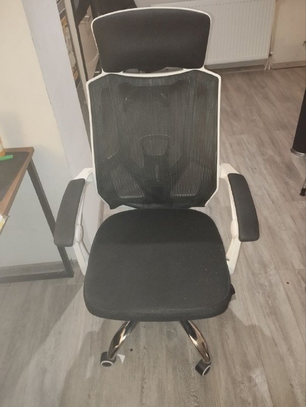 Стул, рабочий стол с металлическими ножками, деревянный стол