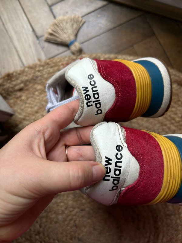 золотая сумка, кроссовки New balance, платье, топ, леопардовые штаны, леггинсы 3