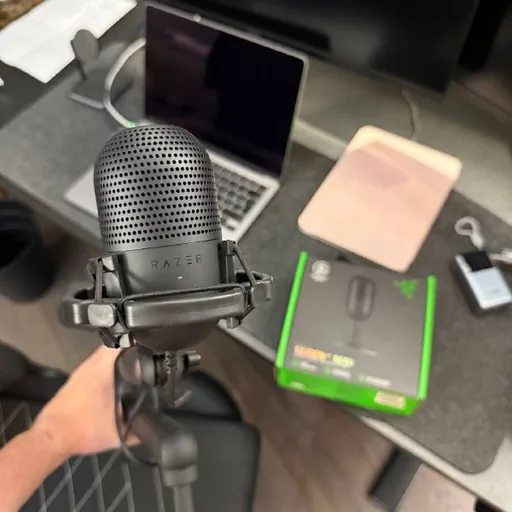 Razer Seiren V3 Mini микрофон, стойка RODD